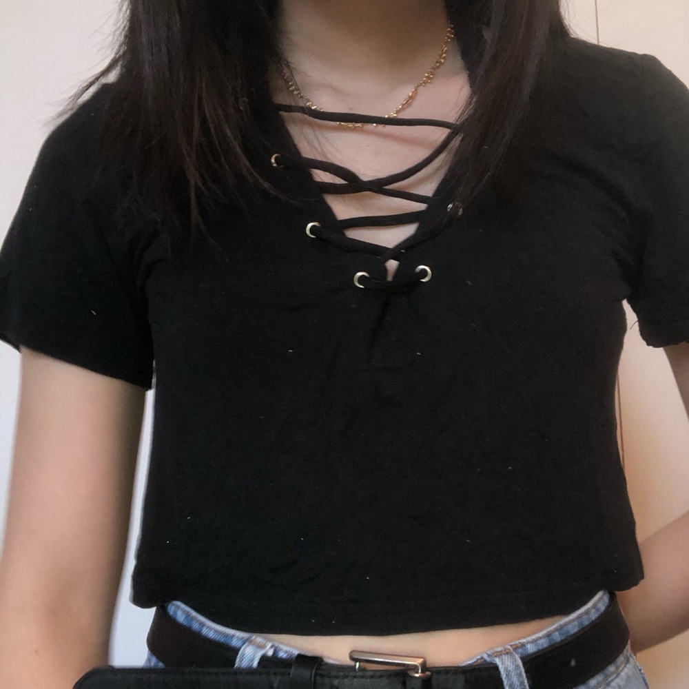 3 Crop Tank & Tops Bundle - Picture 3 of 4